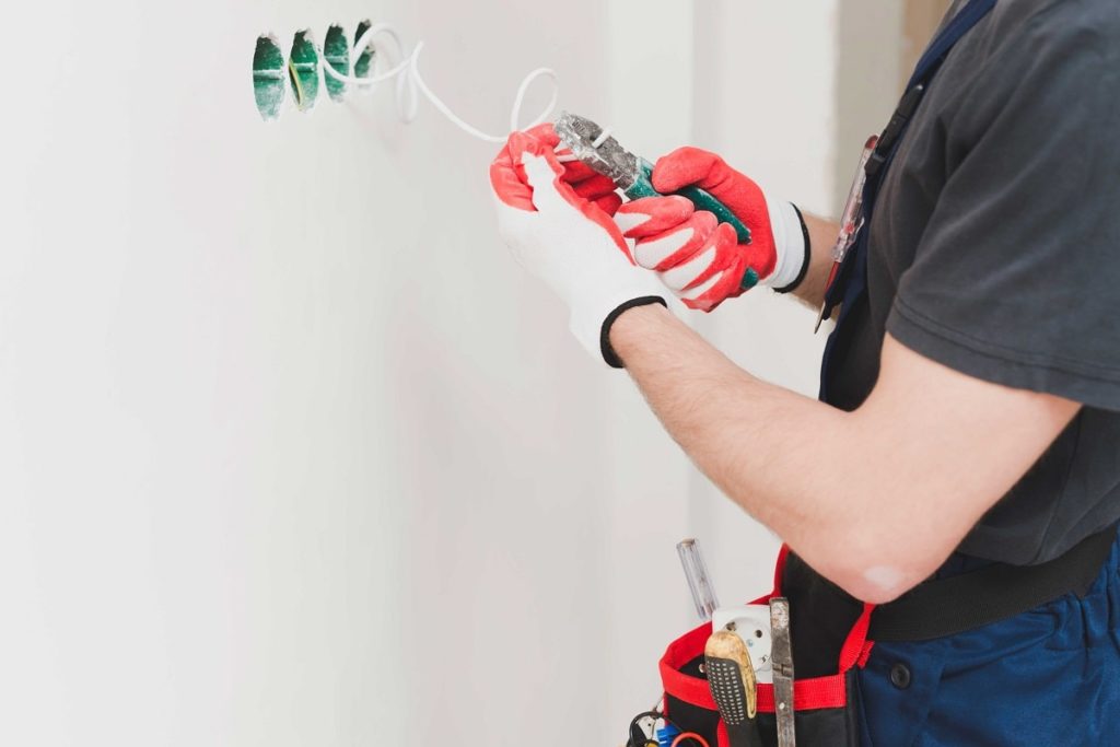 Electrical Safety in the Workplace 1 Electrical Safety in the workplace